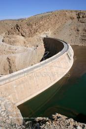 Image du Maroc Professionnelle de  Le barrage Laghrasse "dit barrage Hassan II", il se situe à 50 km au sud est de Taourirte au nord du Maroc, Samedi 10 Février 2006, ce barrage fournit en eau potable  le barrage Mohammed V qui sert de lien pour Machraa Hammadi,  ce dernier permet l'approvisionnement des centre de Taourirte et El Aïoun Sidi Mellouk. (Photo / Abdeljalil Bounhar)